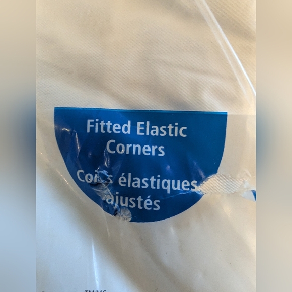 NWT MAINSTAYS Queen Fitted Vinyl Mattress Protector - Picture 4 of 7